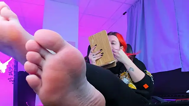 Snapshot of NielletaBlossom chatting on February 2025 05:19:01 AM NielletaBlossom online show from February 2025 05:19:01 AM