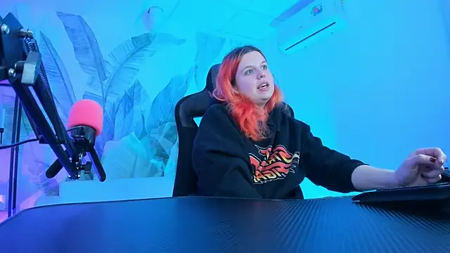 Snapshot of NielletaBlossom chatting on March 2025 08:13:01 AM NielletaBlossom online show from March 2025 08:13:01 AM