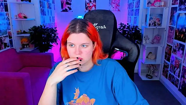 Snapshot of NielletaBlossom chatting on March 2025 05:05:02 AM NielletaBlossom online show from March 2025 05:05:02 AM