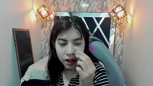 Snapshot of Violet_m chatting on December 2024 06:28:01 PM Violet m online show from December 2024 06:28:01 PM