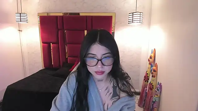 Snapshot of Violet_m chatting on October 2025 12:44:02 PM Violet m online show from October 2025 12:44:02 PM