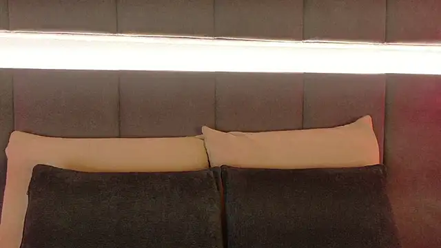 nicolle pierce online show from November 2025 01:44:02 PM