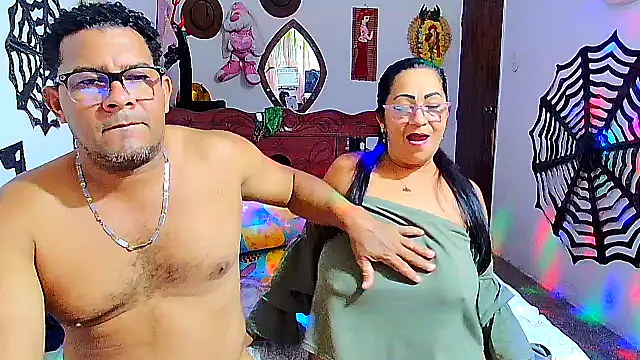 Snapshot of rosi_pamela chatting on November 2025 08:00:01 PM rosi pamela online show from November 2025 08:00:01 PM