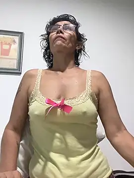 Snapshot of MireyaTorresGu chatting on February 2026 03:02:01 AM MireyaTorresGu online show from February 2026 03:02:01 AM