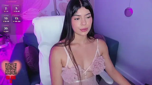 Snapshot of MiaDlucca chatting on December 2024 08:43:01 PM MiaDlucca online show from December 2024 08:43:01 PM