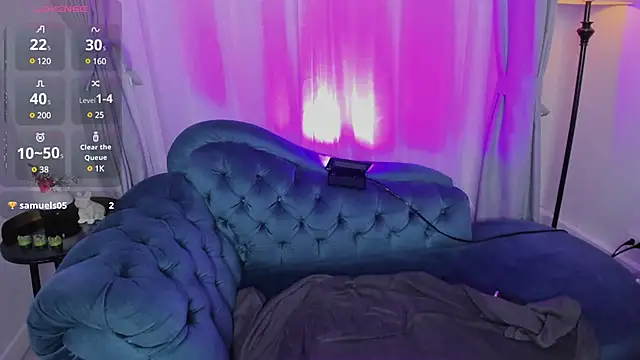 Snapshot of MiaDlucca chatting on February 2025 07:22:01 AM MiaDlucca online show from February 2025 07:22:01 AM