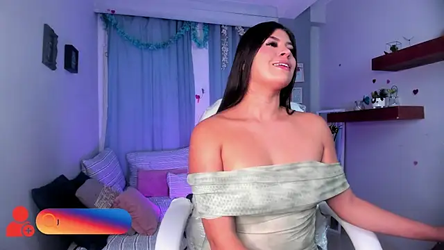 Snapshot of MiaDlucca chatting on October 2025 09:39:01 PM MiaDlucca online show from October 2025 09:39:01 PM