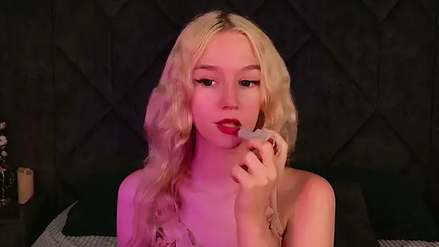 NaomiLoys online show from September 2025 09:15:01 PM