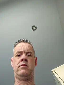 Snapshot of Hectorthyssen1 chatting on May 2026 04:21:01 AM Hectorthyssen1 online show from May 2026 04:21:01 AM