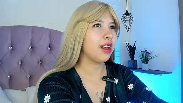 Snapshot of Namiko_Park chatting on December 2024 07:21:02 PM Namiko Park online show from December 2024 07:21:02 PM