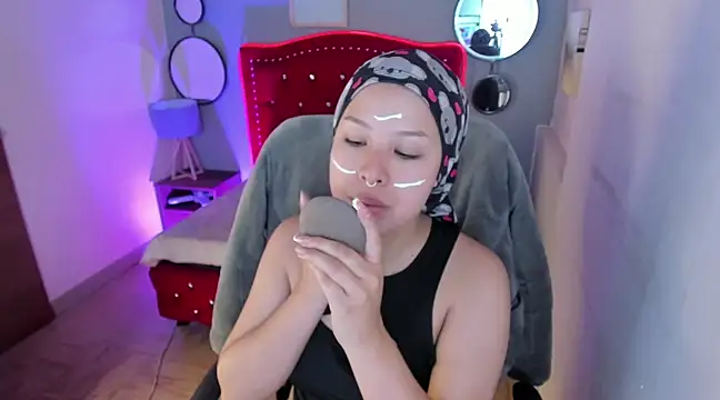 Snapshot of Namiko_Park chatting on February 2025 03:41:02 PM Namiko Park online show from February 2025 03:41:02 PM