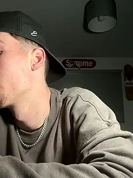 Snapshot of MikesWood21 chatting on December 2024 02:25:02 AM MikesWood21 online show from December 2024 02:25:02 AM