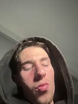 Snapshot of MikesWood21 chatting on February 2025 04:06:01 AM MikesWood21 online show from February 2025 04:06:01 AM