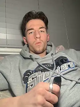 Snapshot of MikesWood21 chatting on February 2025 01:02:01 AM MikesWood21 online show from February 2025 01:02:01 AM