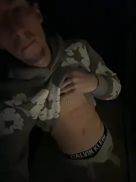 Snapshot of MikesWood21 chatting on October 2025 11:25:01 PM MikesWood21 online show from October 2025 11:25:01 PM