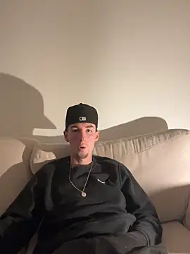 Snapshot of MikesWood21 chatting on October 2025 12:52:02 AM MikesWood21 online show from October 2025 12:52:02 AM