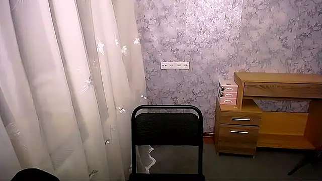 Snapshot of Queen_ofLove chatting on December 2024 05:00:02 PM Queen ofLove online show from December 2024 05:00:02 PM