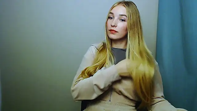 Snapshot of Queen_ofLove chatting on November 2025 11:29:01 PM Queen ofLove online show from November 2025 11:29:01 PM