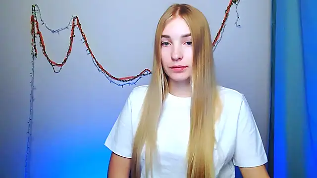 Snapshot of Queen_ofLove chatting on December 2025 03:08:01 PM Queen ofLove online show from December 2025 03:08:01 PM