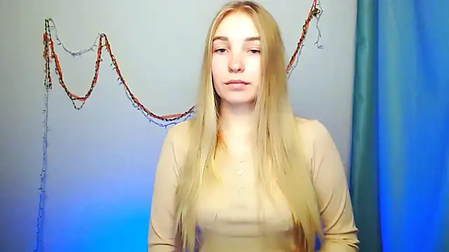 Snapshot of Queen_ofLove chatting on December 2025 02:46:02 PM Queen ofLove online show from December 2025 02:46:02 PM