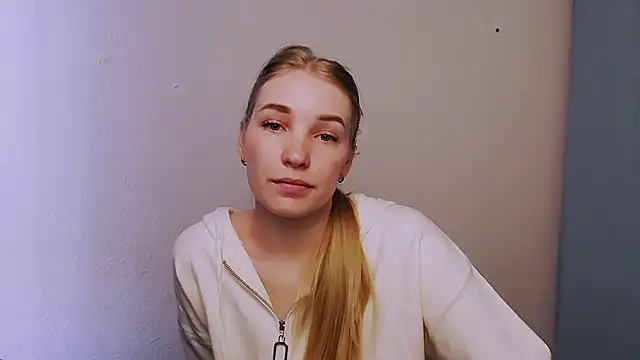 Snapshot of Queen_ofLove chatting on March 2026 11:38:02 AM Queen ofLove online show from March 2026 11:38:02 AM