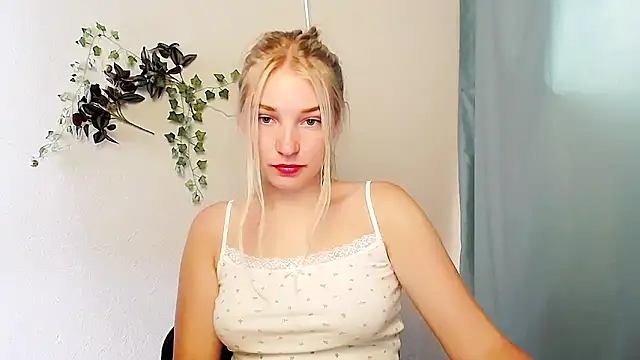 Queen ofLove online show from June 2026 10:06:02 AM