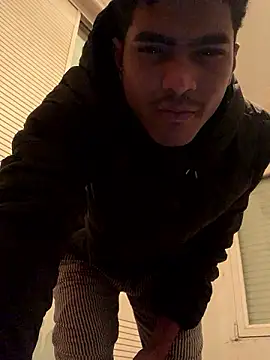 Snapshot of Ryan-hot chatting on December 2024 06:39:01 PM Ryan-hot online show from December 2024 06:39:01 PM