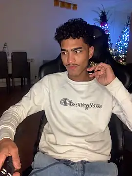 Snapshot of Ryan-hot chatting on December 2024 03:15:01 AM Ryan-hot online show from December 2024 03:15:01 AM