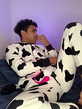 Snapshot of Ryan-hot chatting on January 2025 05:59:02 PM Ryan-hot online show from January 2025 05:59:02 PM