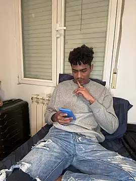 Snapshot of Ryan-hot chatting on March 2025 03:35:01 PM Ryan-hot online show from March 2025 03:35:01 PM