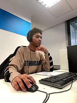 Snapshot of Ryan-hot chatting on January 2026 01:14:01 PM Ryan-hot online show from January 2026 01:14:01 PM