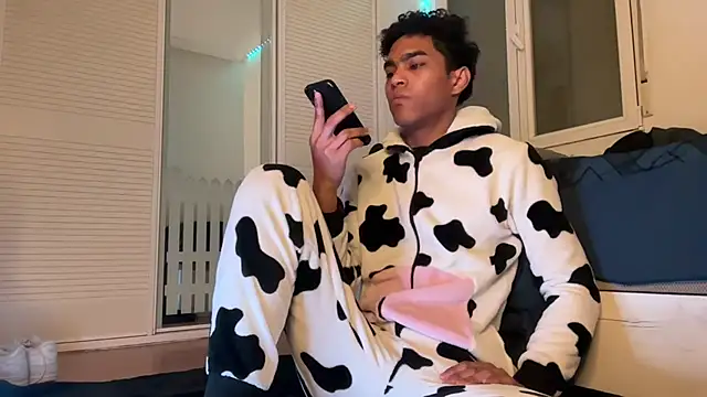 Snapshot of Ryan-hot chatting on January 2026 01:05:02 PM Ryan-hot online show from January 2026 01:05:02 PM