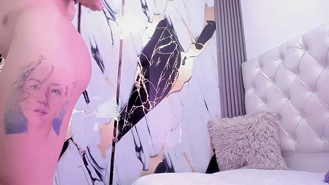 Snapshot of sophiee_evanss_ chatting on December 2024 12:54:02 PM sophiee evanss online show from December 2024 12:54:02 PM