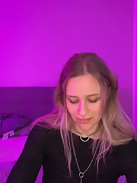 Snapshot of lunawolf21 chatting on January 2025 07:11:01 AM lunawolf21 online show from January 2025 07:11:01 AM