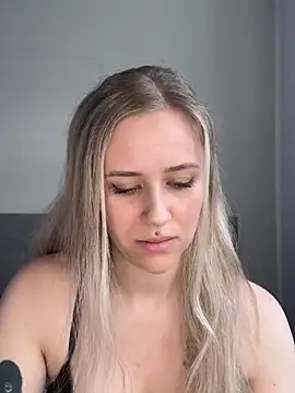 Snapshot of lunawolf21 chatting on February 2025 07:05:01 AM lunawolf21 online show from February 2025 07:05:01 AM