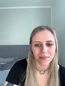 Snapshot of lunawolf21 chatting on March 2025 05:45:01 PM lunawolf21 online show from March 2025 05:45:01 PM