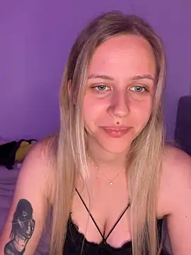 lunawolf21 online show from May 2026 06:41:02 AM
