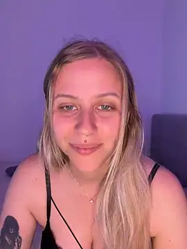 lunawolf21 online show from May 2026 06:44:01 AM