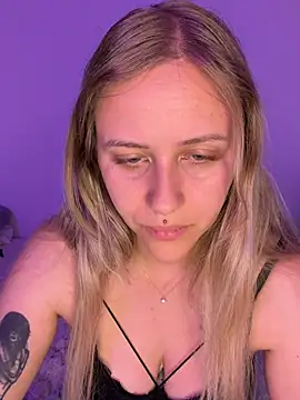 lunawolf21 online show from May 2026 06:41:02 AM
