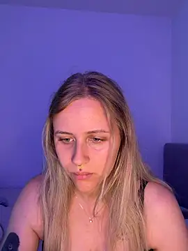 lunawolf21 online show from May 2026 06:31:02 AM