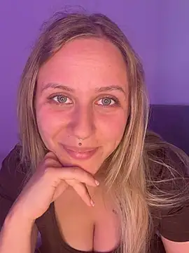 lunawolf21 online show from May 2026 10:41:02 AM