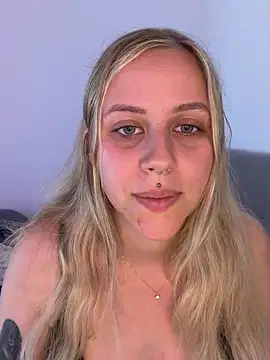 lunawolf21 online show from June 2026 08:09:02 AM