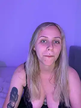 lunawolf21 online show from June 2026 11:27:02 AM