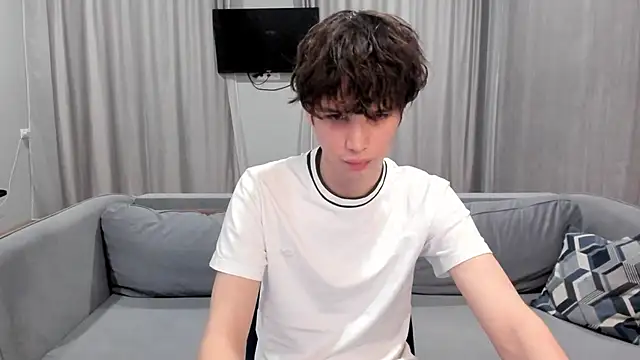 Snapshot of Im_Shine_Guy chatting on December 2024 07:01:01 PM Im Shine Guy online show from December 2024 07:01:01 PM