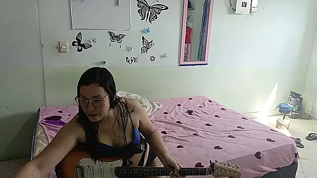 luxandracon23 online show from February 2025 07:27:02 PM