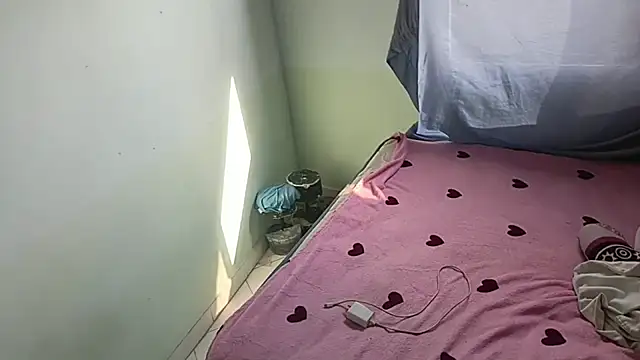 luxandracon23 online show from February 2025 08:05:01 PM