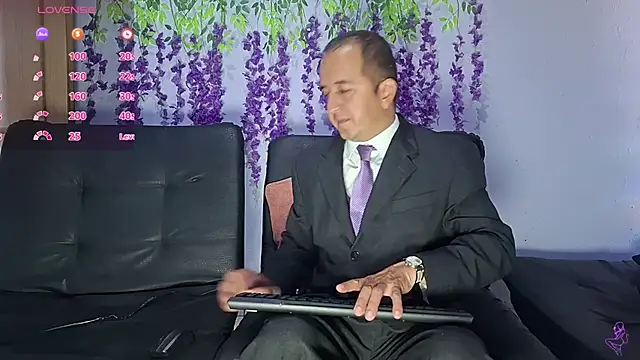 yazforeSolo online show from February 2026 02:00:02 PM