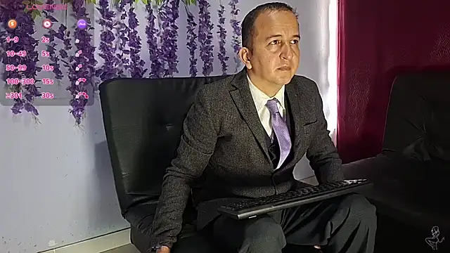 yazforeSolo online show from June 2026 01:39:01 PM