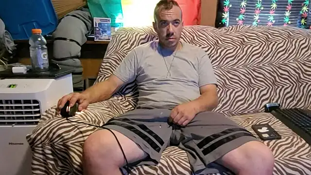 ScubaStevex online show from July 2026 07:18:01 PM