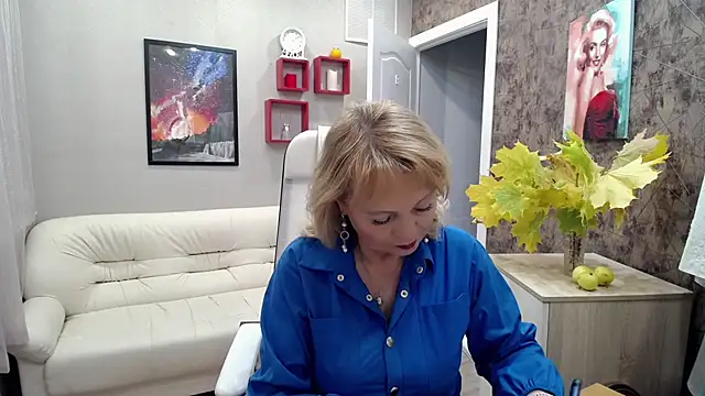 Milla Cutie18 online show from September 2025 05:44:02 AM